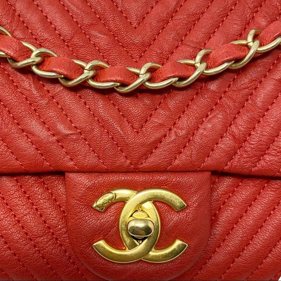 Chanel Wrinkled Lambskin Chevron Flap Red - Picture 11 of 13